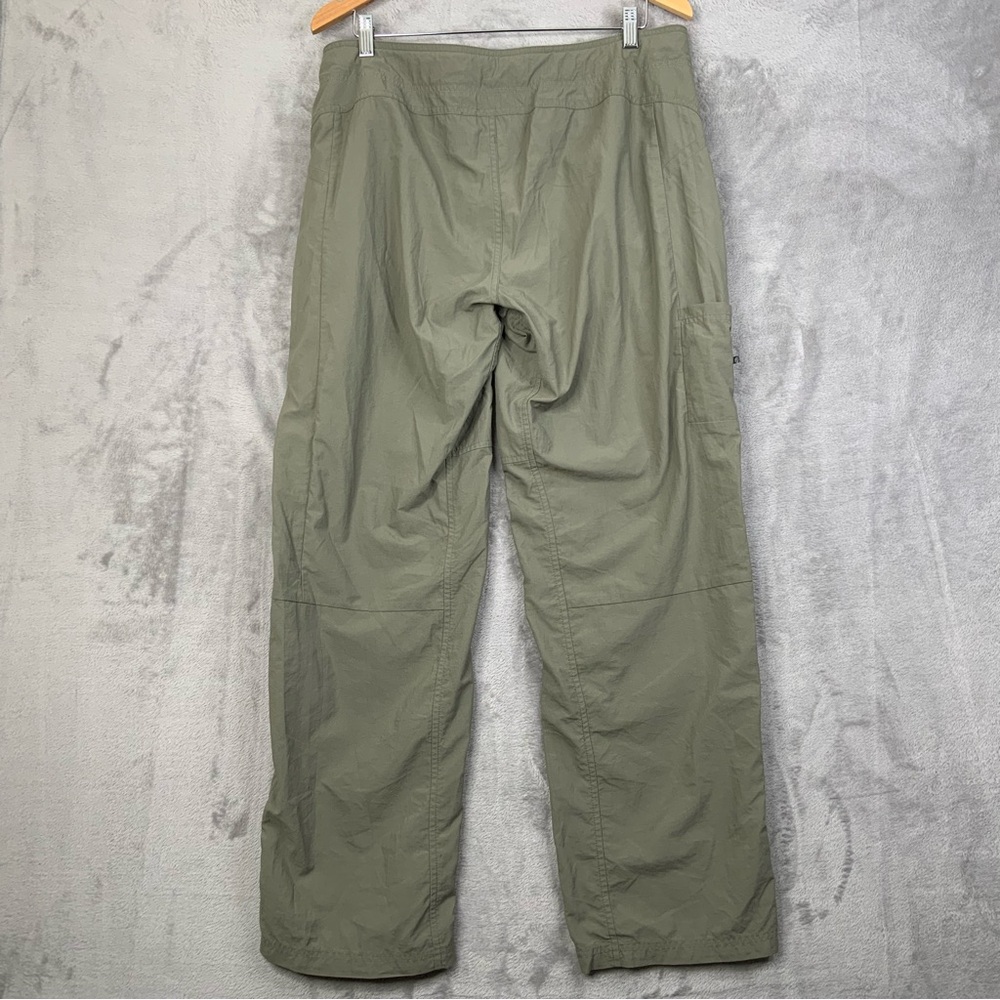 Mountain Hardwear Women’s Green Cargo Hiking Pants. Size 14/32. - Picture 2 of 9
